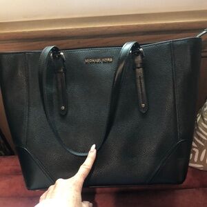 NWOT Michael Kors ARIA Black Pebbled Leather Tote Bag gold hardware 18x12x6